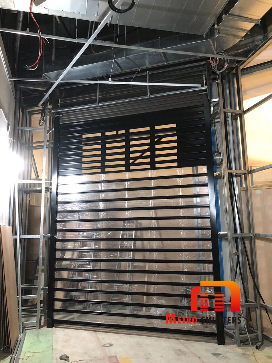 鋁合金透明捲門門片安裝完成照2