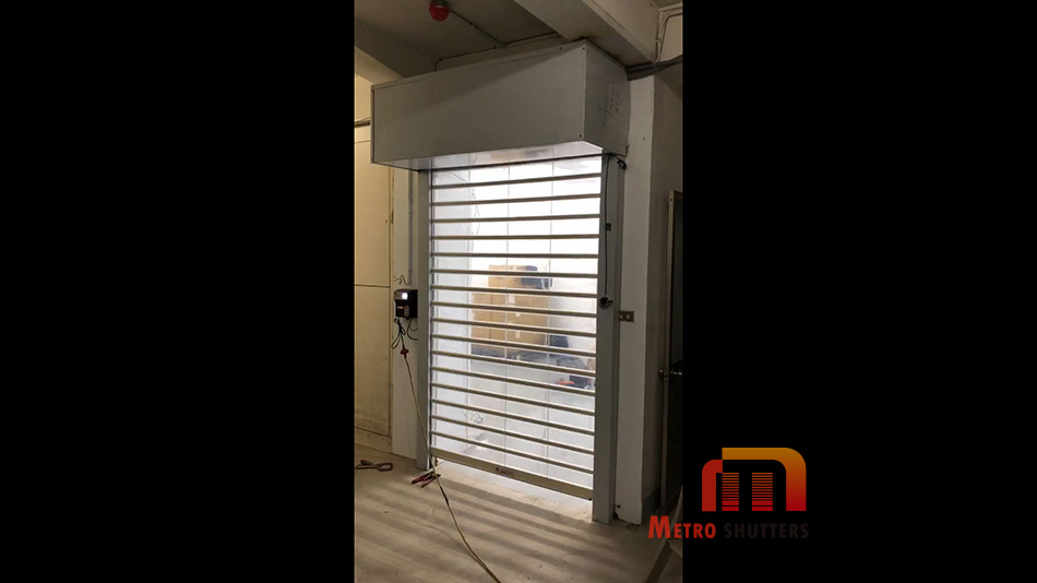 倉辦應用PC透明快速捲門安裝實際案例成品測試照 倉辦應用PC透明快速捲門安裝實際案例成品測試照