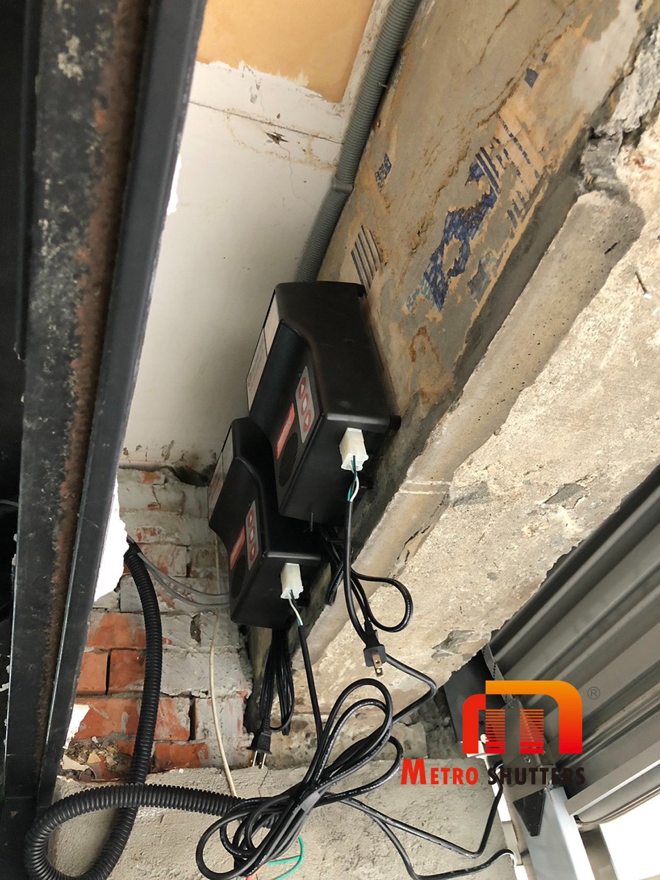 控制箱內部電源線路配置特寫