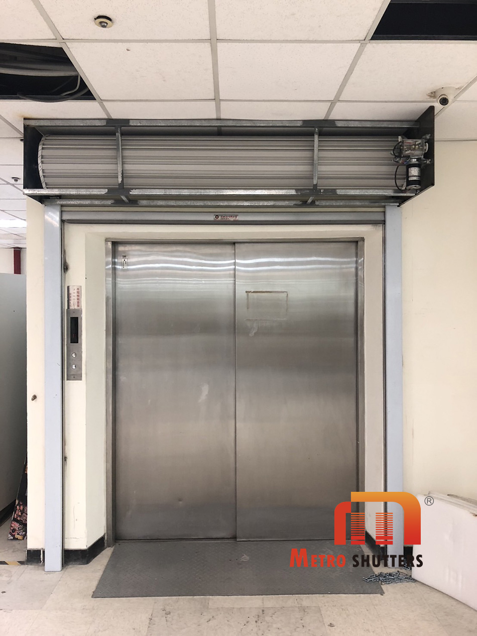 電梯右側框架結構與軸承特寫 電梯右側框架結構與軸承特寫